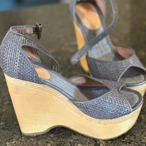 So cute! Joie  wedges size 36.5! Great neutral gray with quality wood heel.
